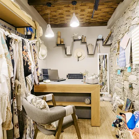 White And Grey 2 アパート *